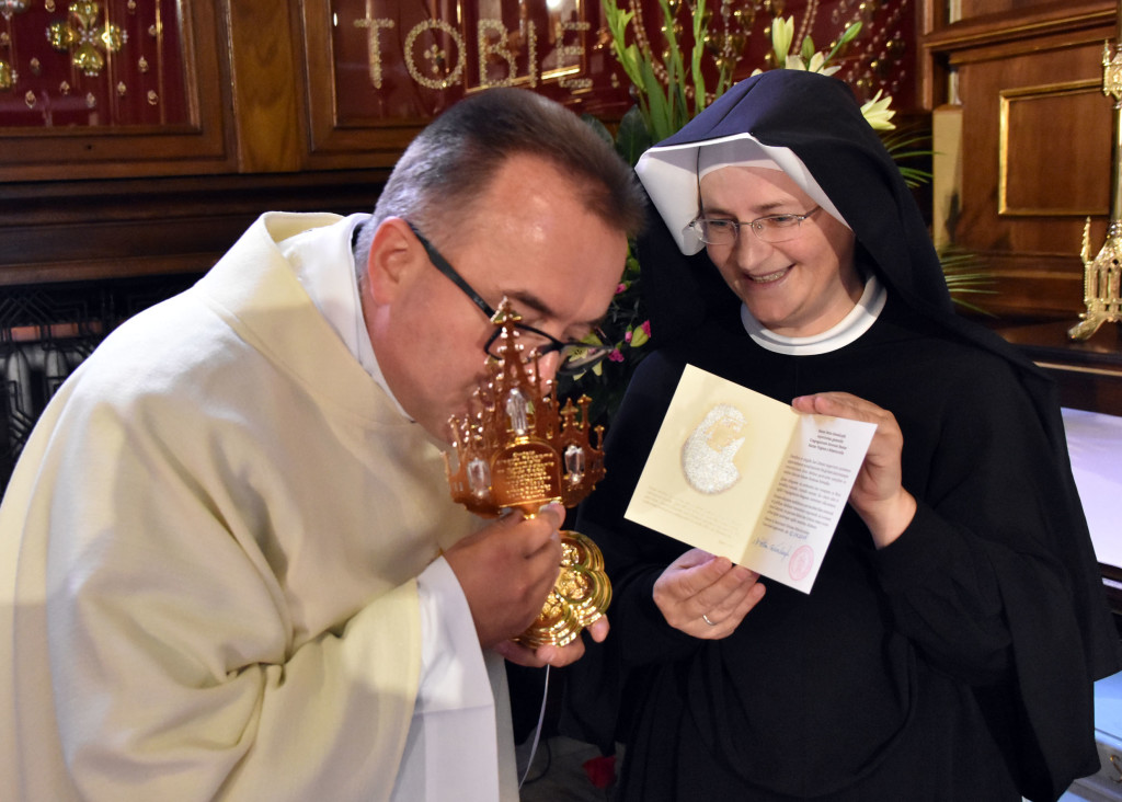 Pielgrzymka po relikwie św. siostry Faustyny