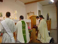 Liturgiczna służba ołtarza w redzie zawierza jezusowi chrystusowi najwyższemu i wiecznemu kapłanowi