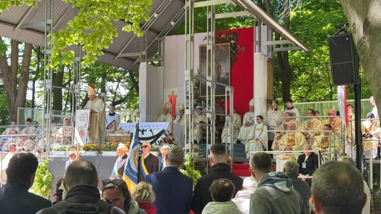 W niedzielę, 11 maja, wierni z całej archidiecezji, duchowni, młodzież i pielgrzymi zgromadzili się w Gdańsku, by uczcić św. Wojciecha – patrona Polski
